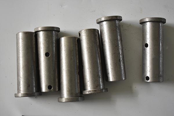 山推压路机配件转向销